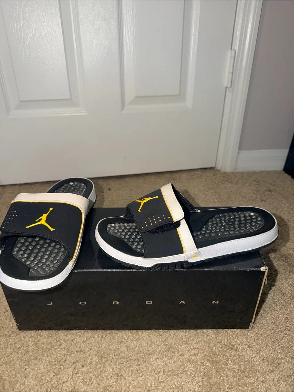 Nike Air Jordan Hydro VI 6 Slides Black White Varsity Maize Yellow Men’s Size 9